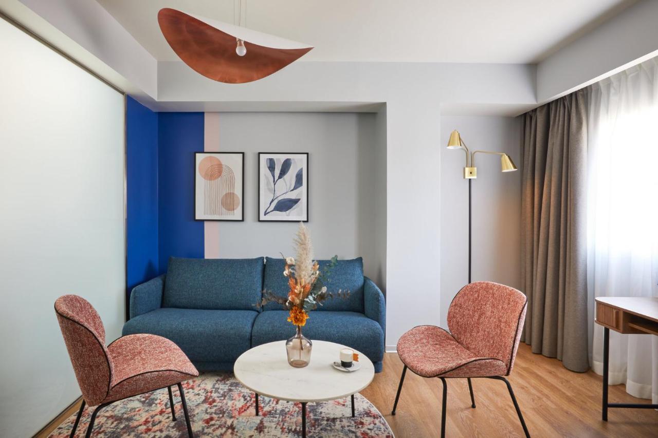 Suite con cama extragrande y sofá cama